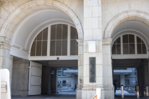 事務次官の年収は2,524万円｜月給・ボーナス・局長との差を解説